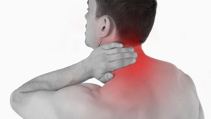 آرتروز گردن؛ یک عارضهی دردآور 3 تحمل درد و گرفتگی گردن