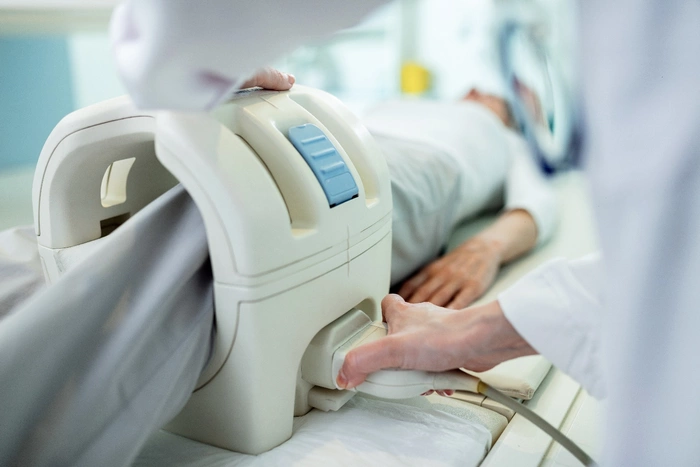 پارگی رباط صلیبی زانو؛ کابوس تلخ هر ورزشکار 6 از MRI برای تشخیص پارگی رباط صلیبی زانو استفاده میکنند.