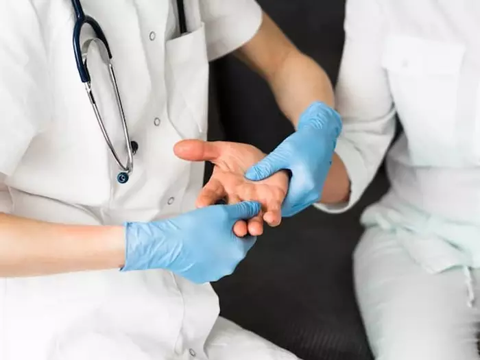 درد مچ دست؛ علل، علائم، راههای پیشگیری و درمان 6 چه زمانی وقت مراجعه به پزشک است؟