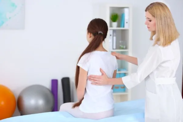 راهنمای ساده و عملی حرکات اصلاحی اسکولیوز در خانه 5 حرکات ورزشی اصلاحی برای اسکولیوز